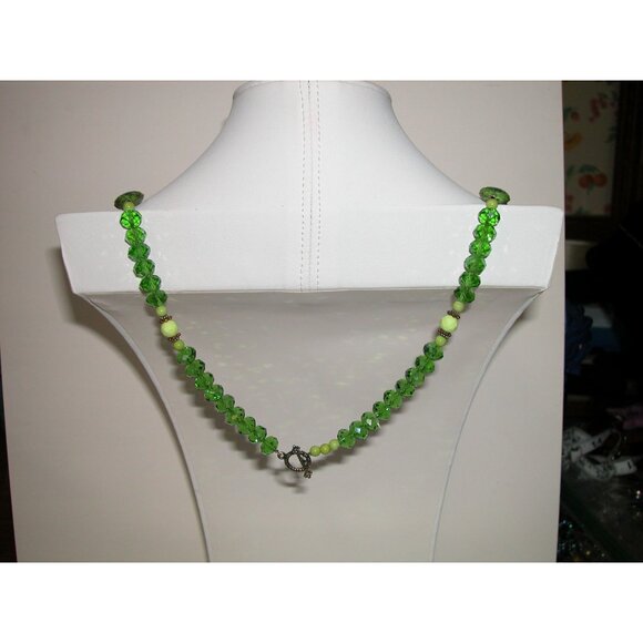 Green Beaded Necklace With Floral Rectangle Pendants & Toggle Clasp - Picture 2 of 4